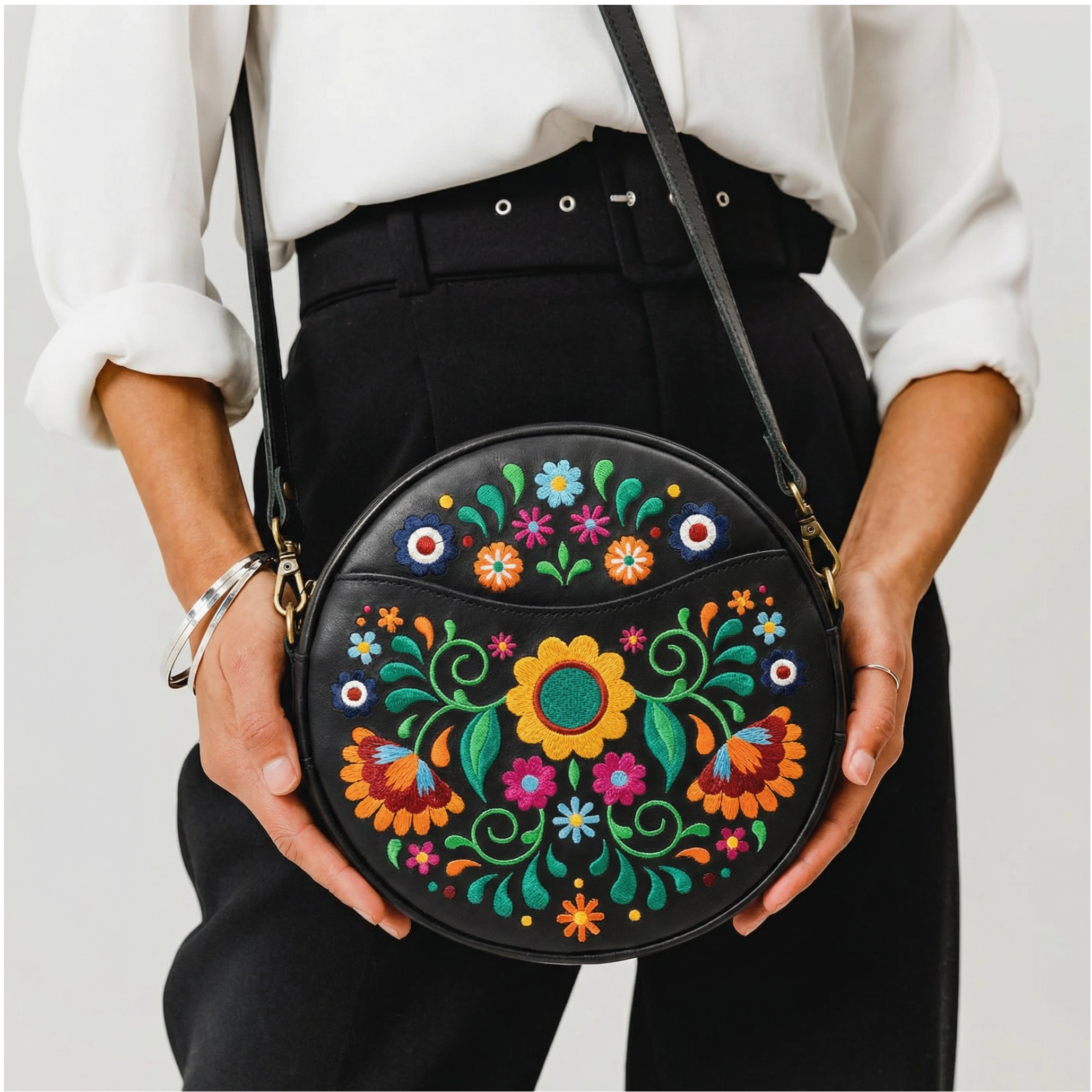 Bordado Circle Bag