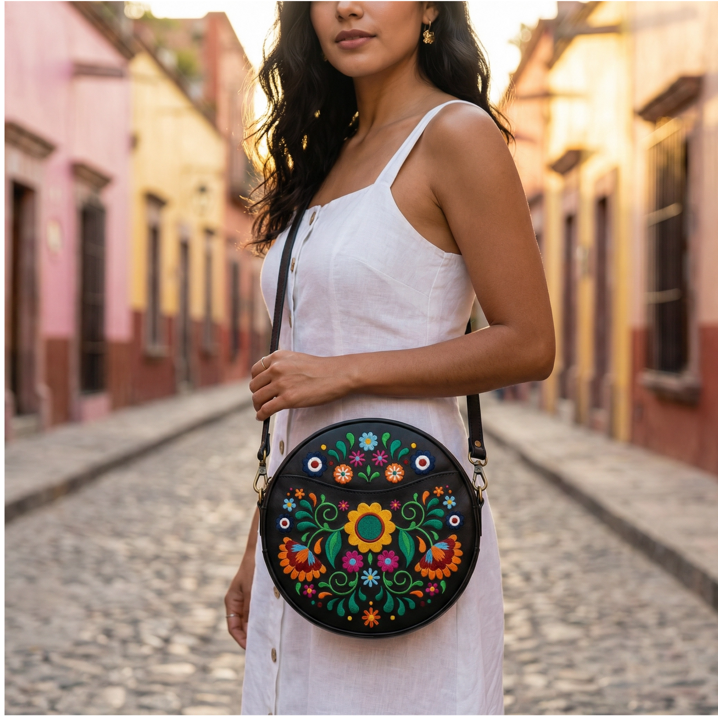 Bordado Circle Bag