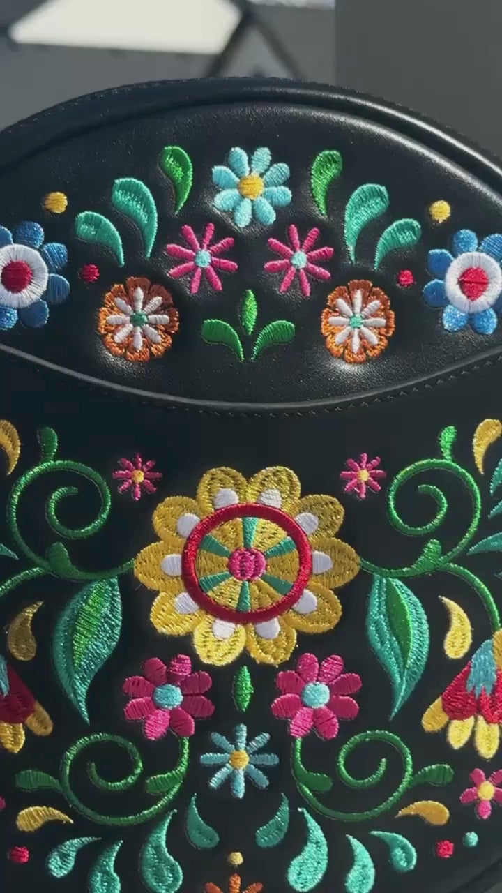 Bordado Circle Bag